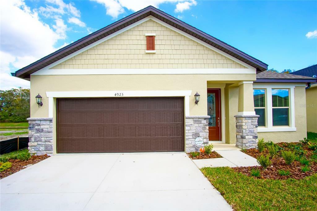 Property Photo:  4923 Rolling Green Drive  FL 33543 