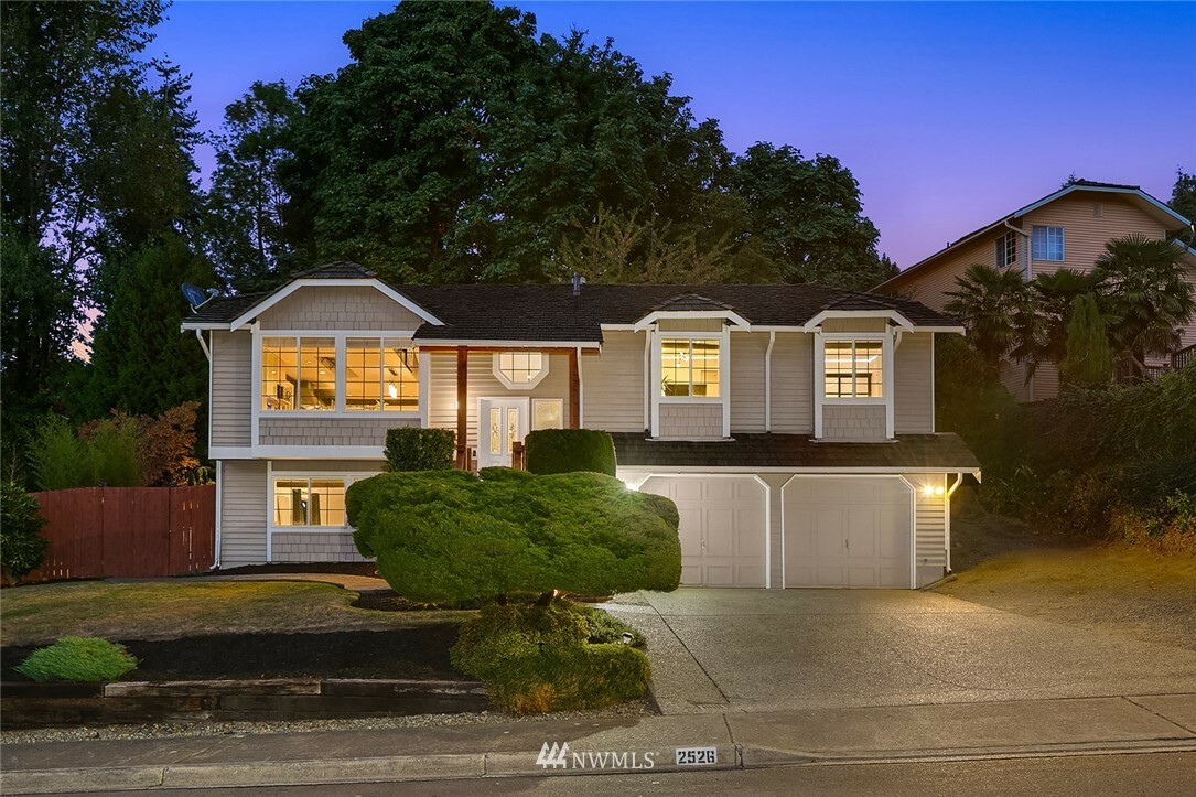 Property Photo:  2526 Mill Avenue S  WA 98055 