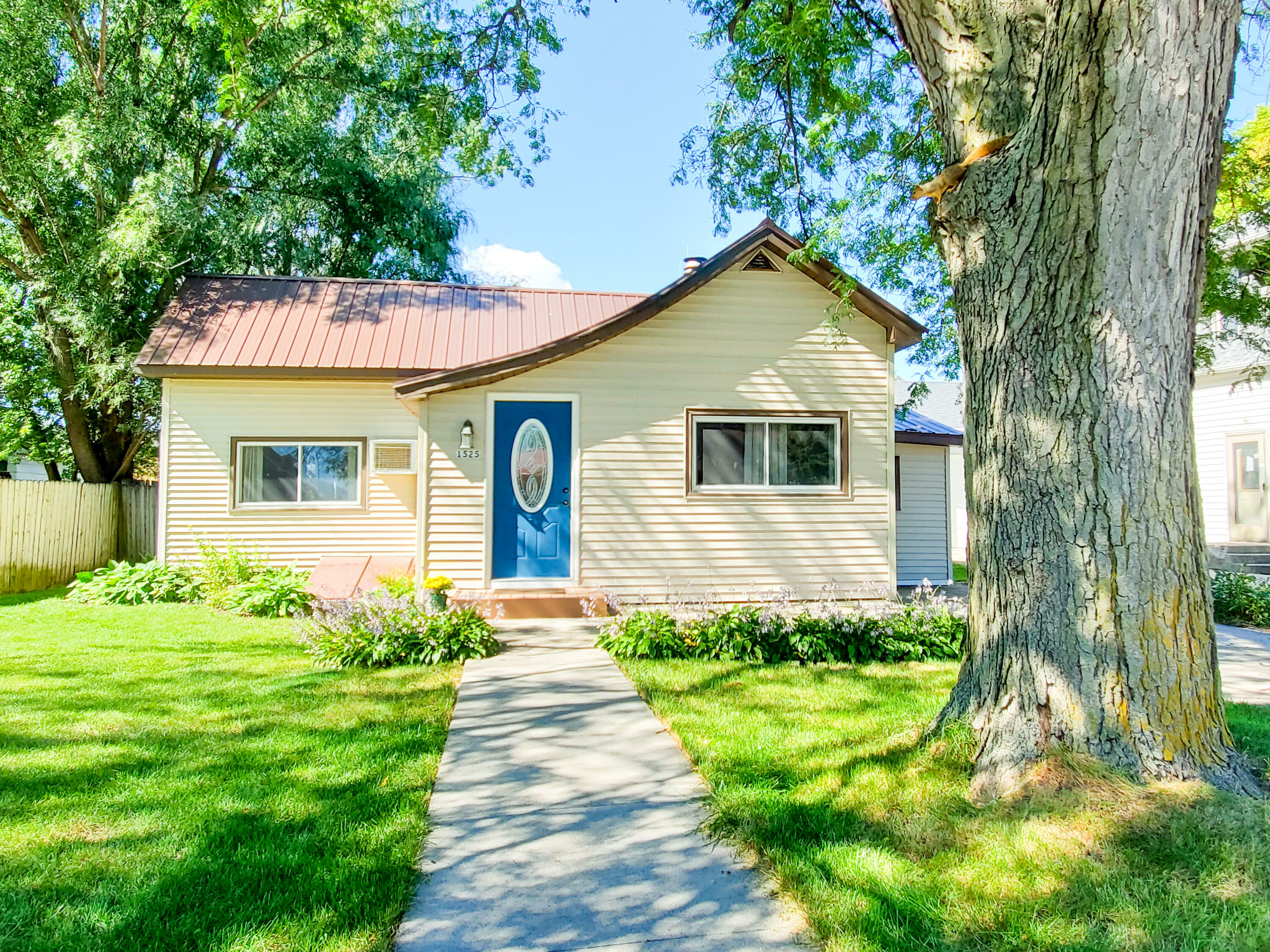 Property Photo:  1525 Dayton Street  IA 50075 