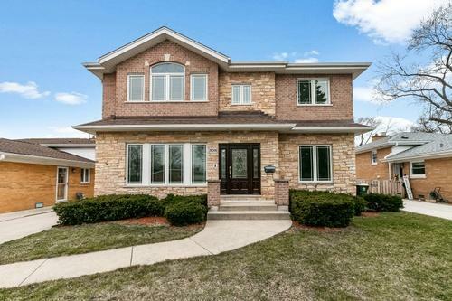 Property Photo:  808 Wilkinson Parkway  IL 60068 