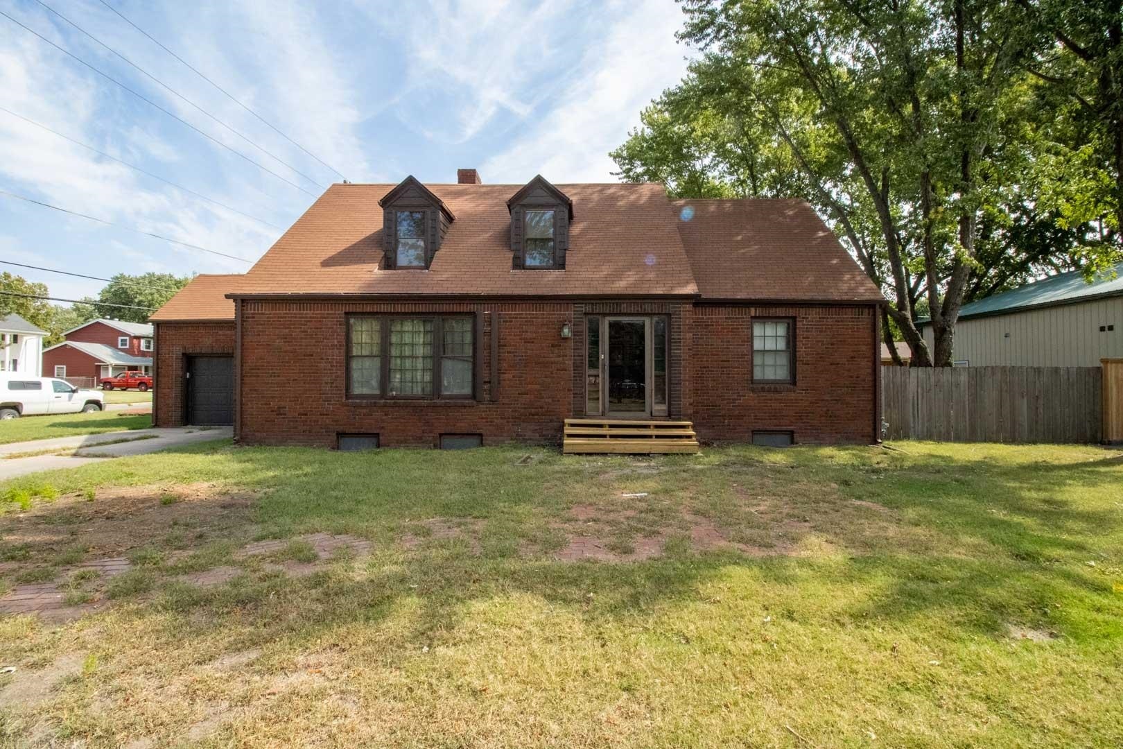 Property Photo:  1732 N West St  KS 67203 