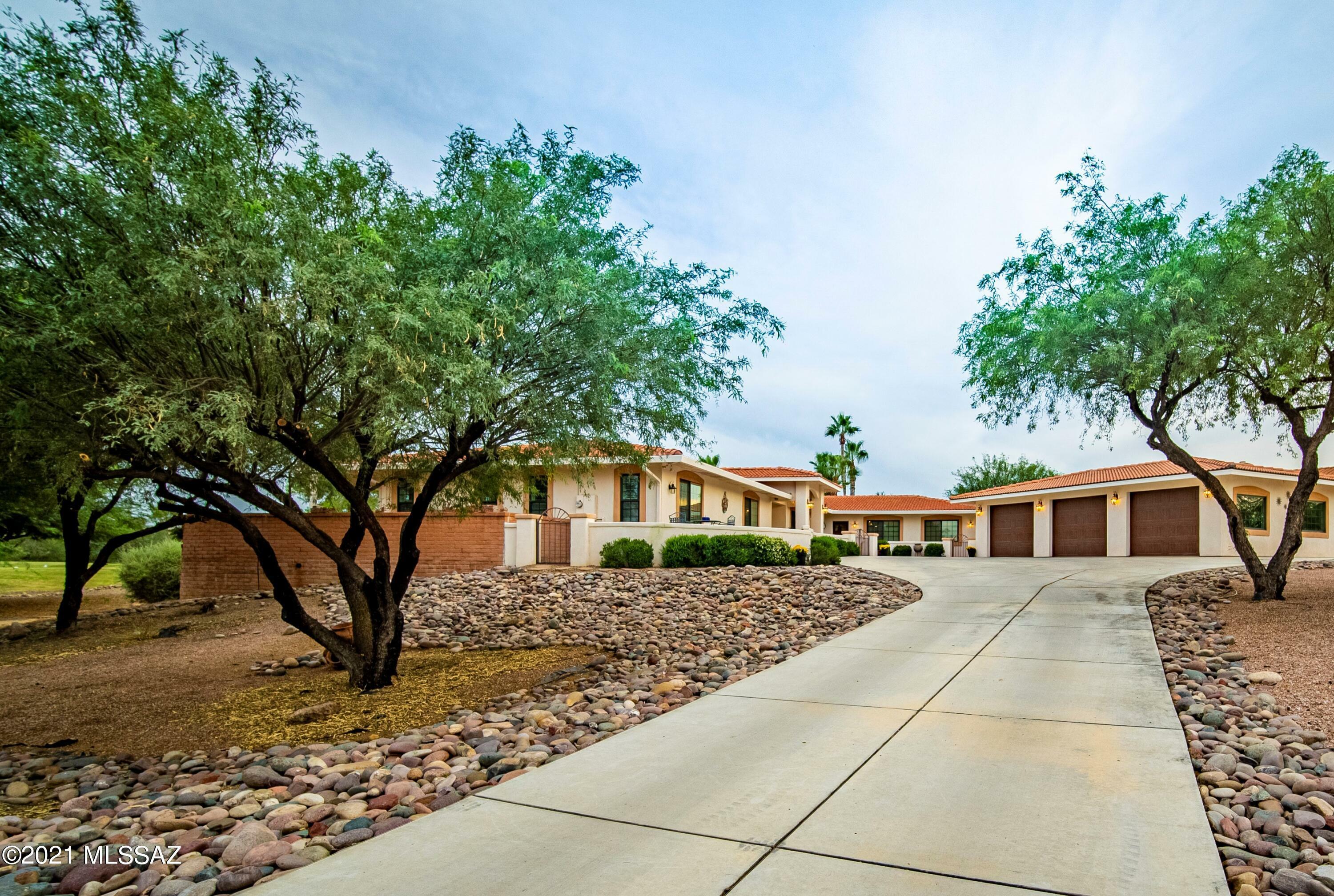 Property Photo:  741 W Placita De La Cotonia  AZ 85622 