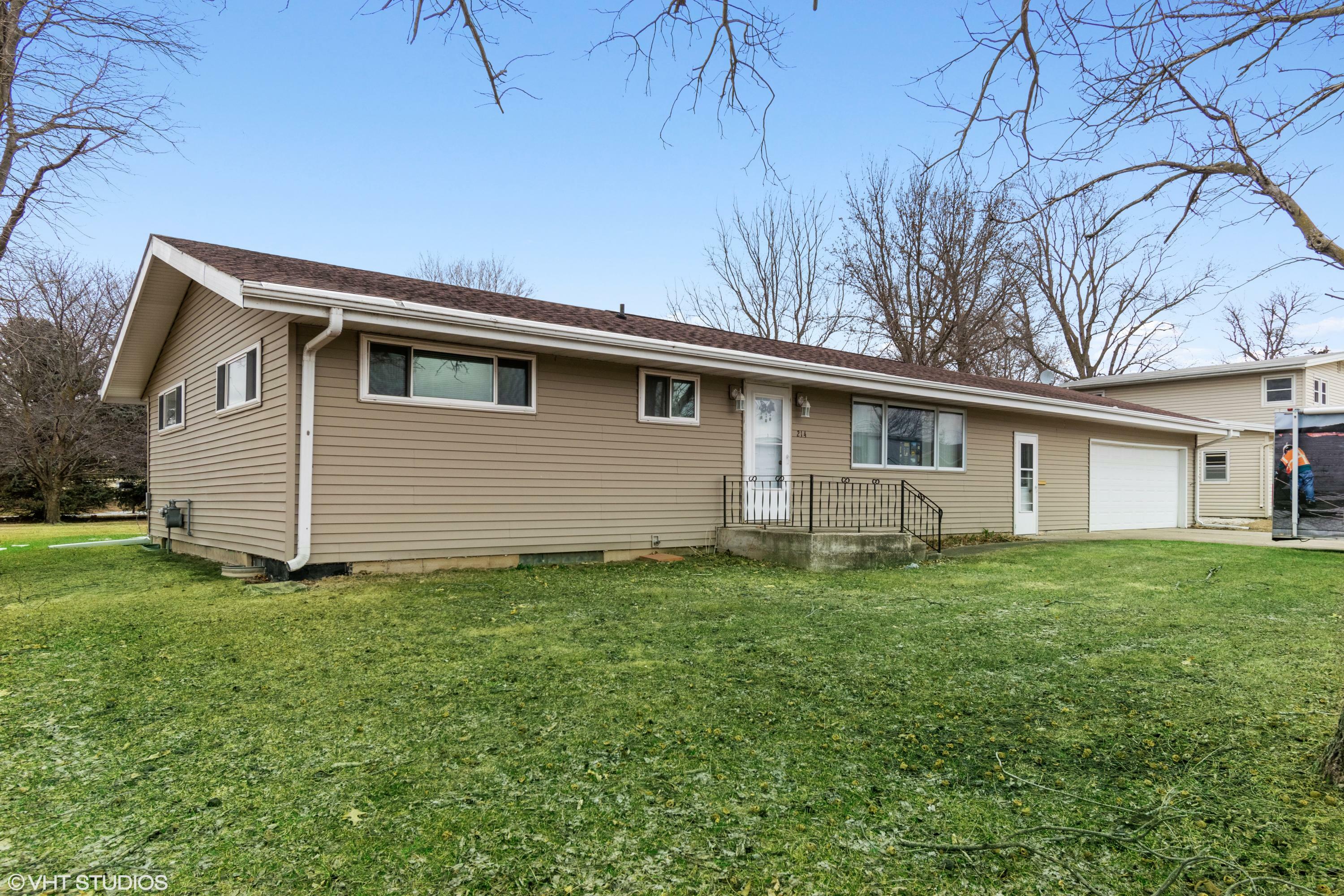 Property Photo:  214 W Cedar Street  IA 50122 