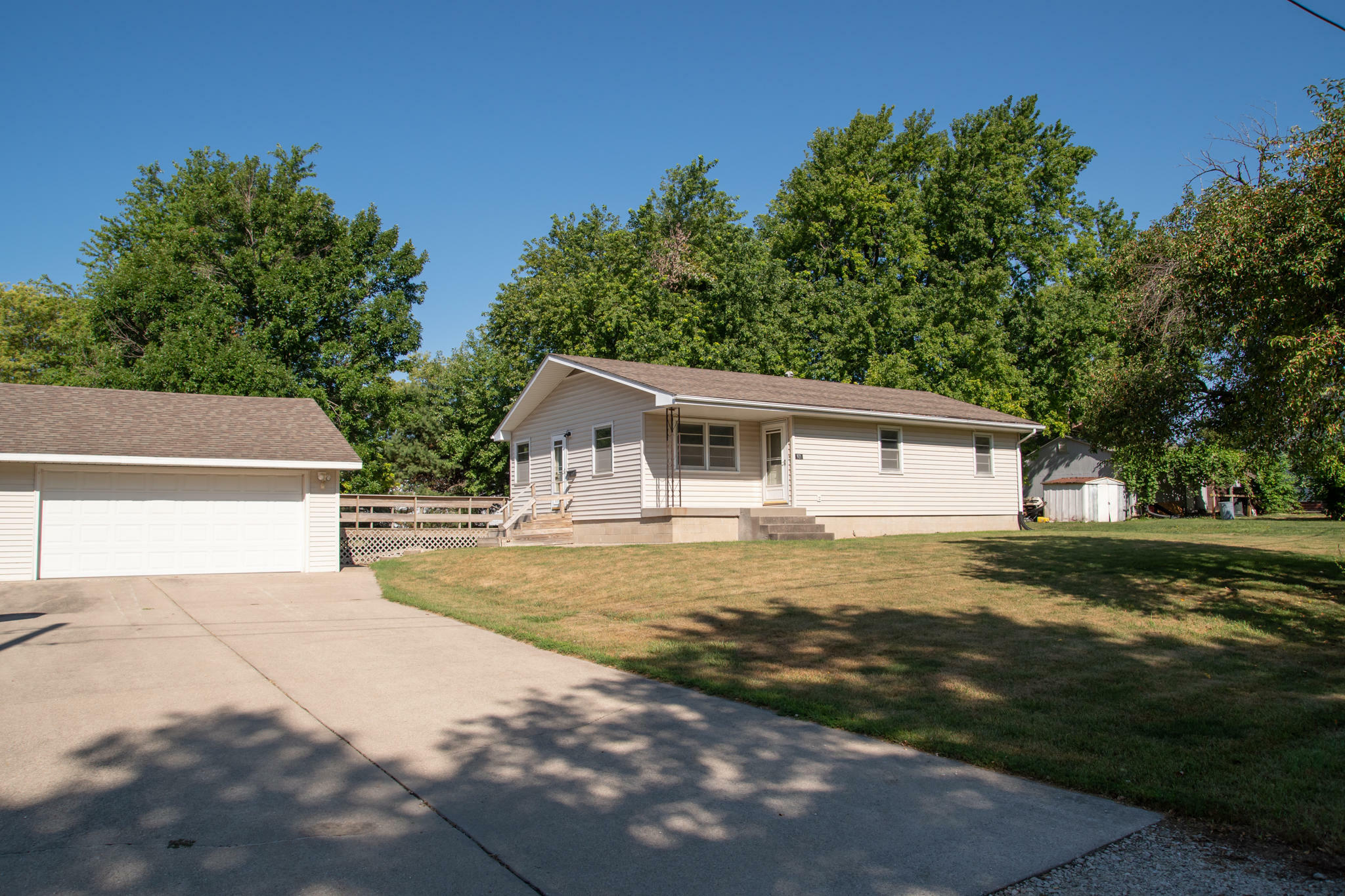 Property Photo:  921 4th Street  IA 50130 