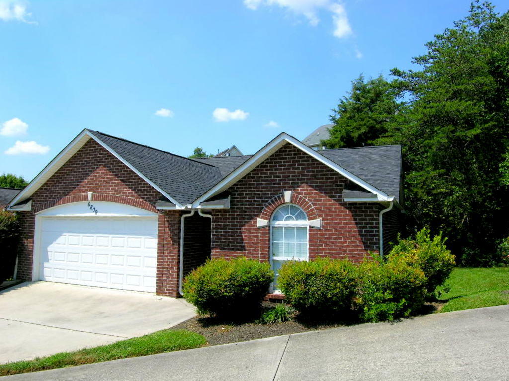 Property Photo:  6809 Pemmbrooke Shire Lane  TN 37909 