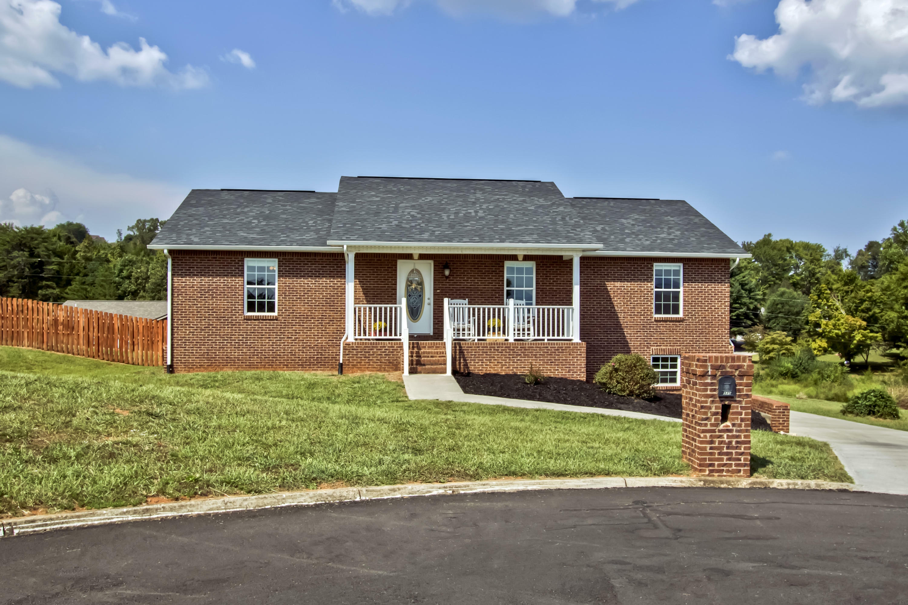 Property Photo:  575 Hills Gate Circle  TN 37865 