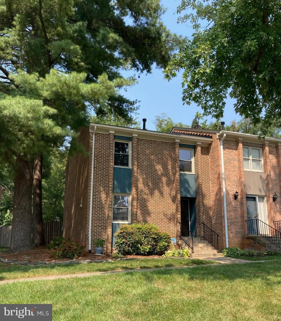 Property Photo:  8328 Highcliffe Court  VA 22003 