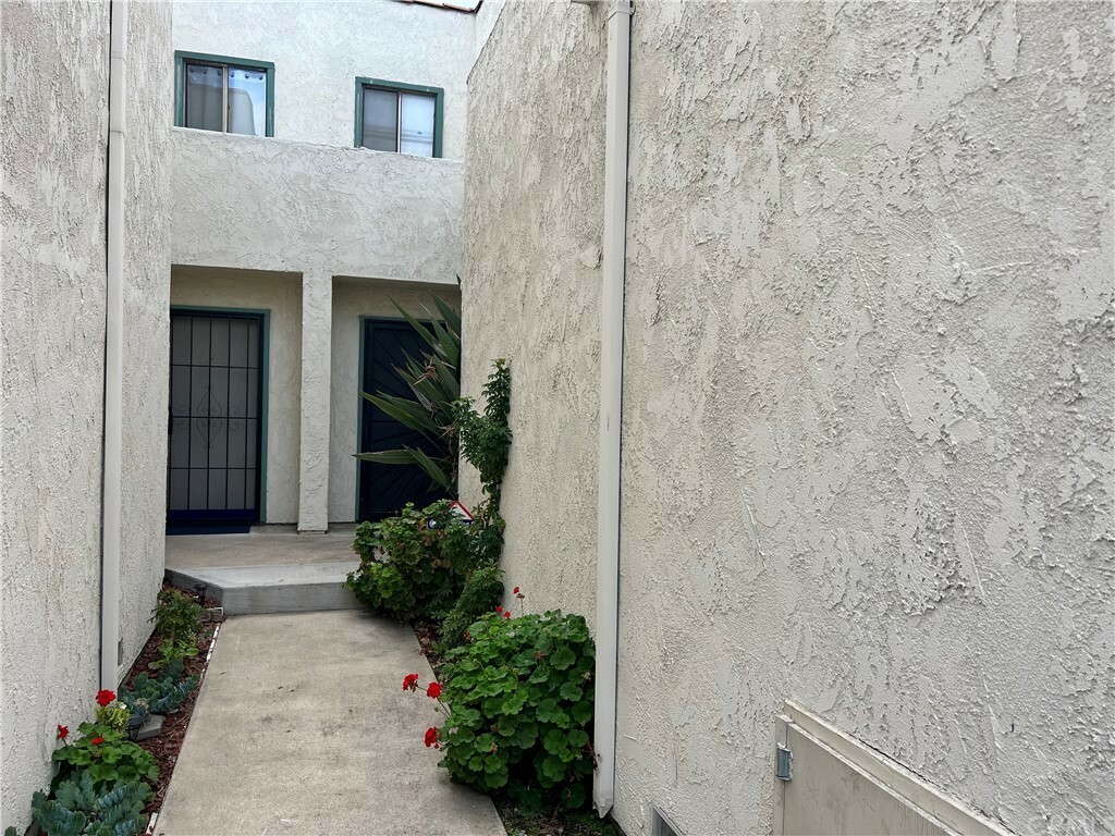 Property Photo:  13458 Whittier Lane  CA 92844 