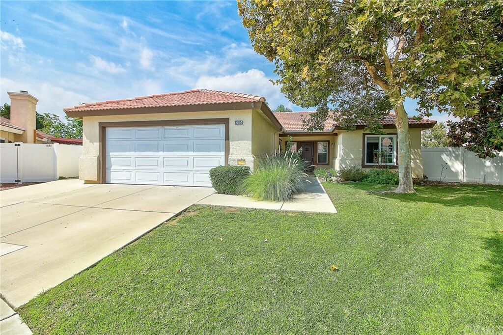 Property Photo:  1285 Maplewood Lane  CA 92359 