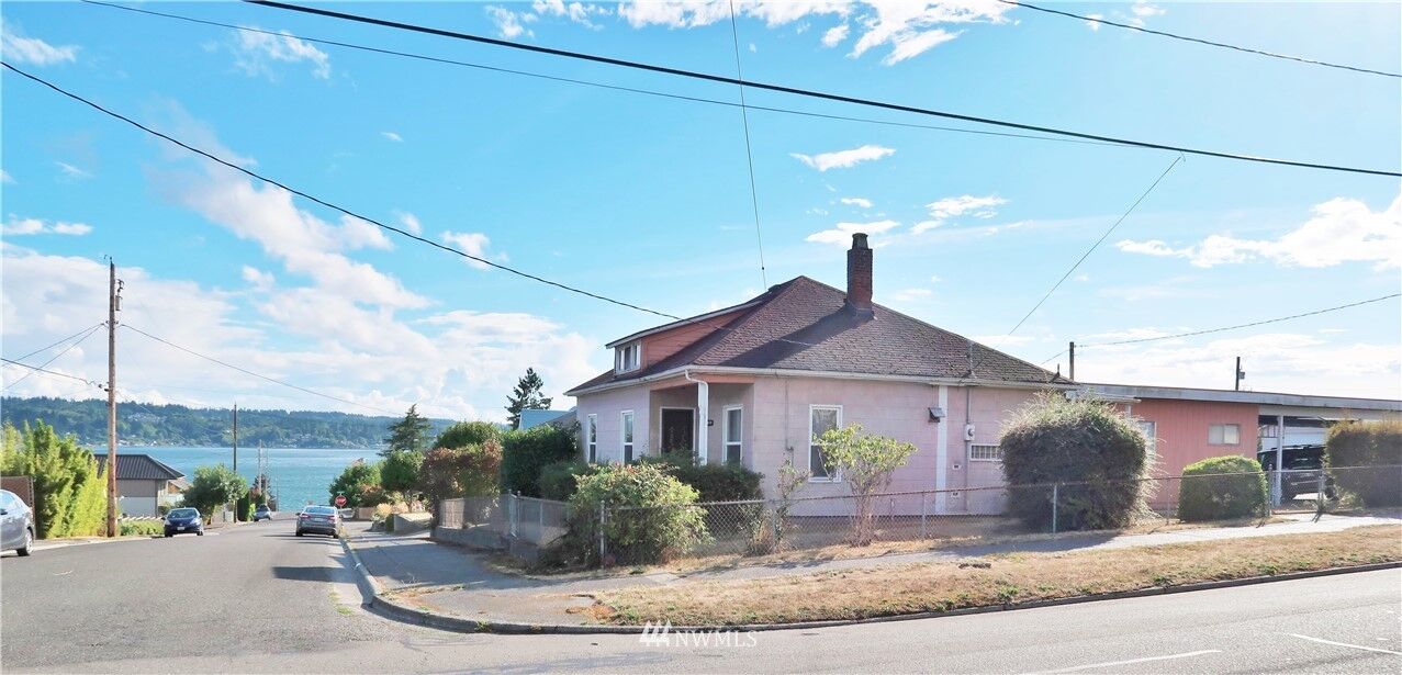 Property Photo:  1019  Nipsic Avenue  WA 98310 