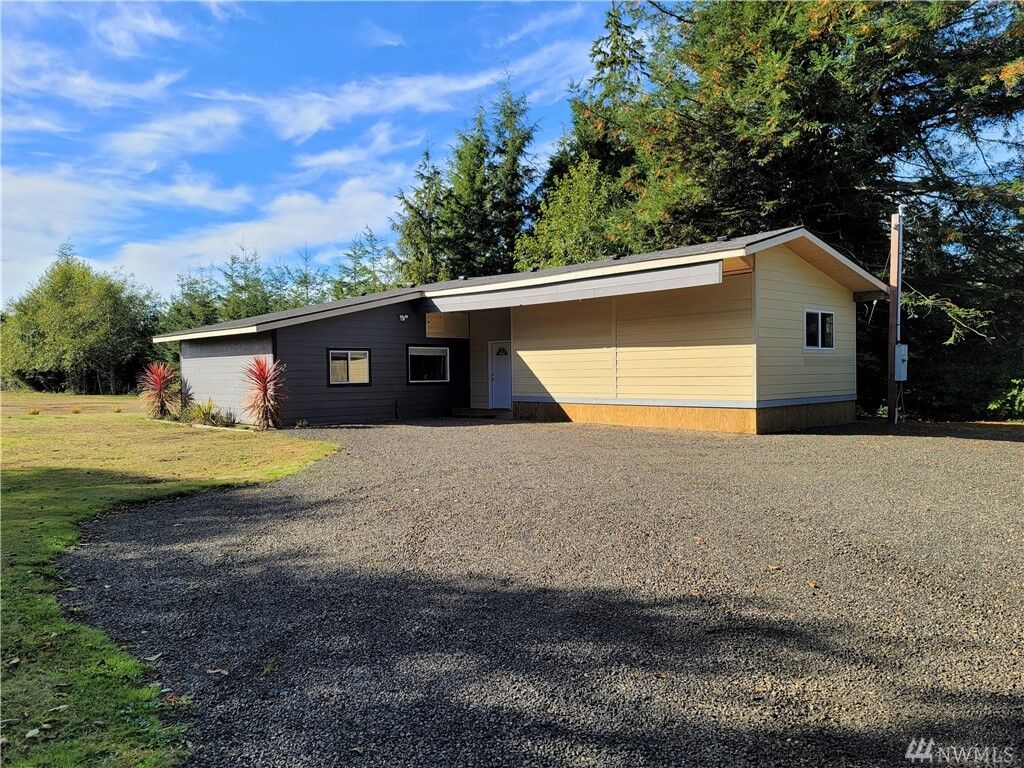 Property Photo:  1322 State Route 105  WA 98520 