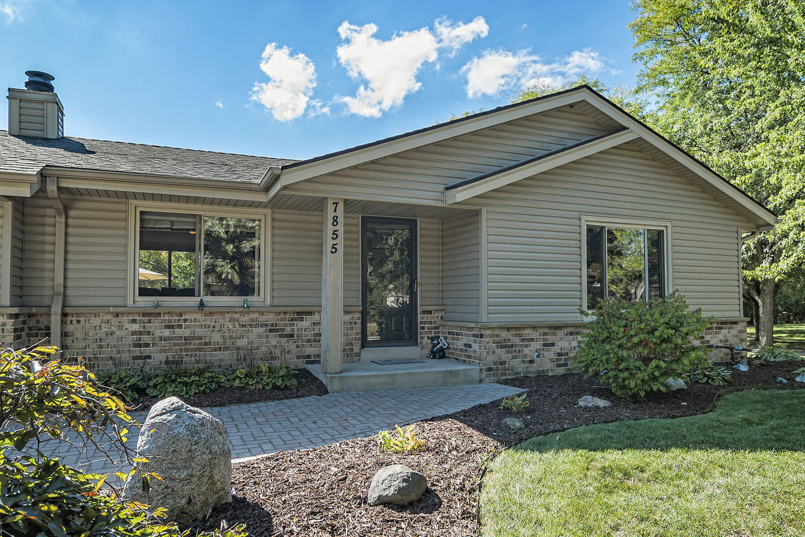 Property Photo:  7855 W Coventry Dr  WI 53132 