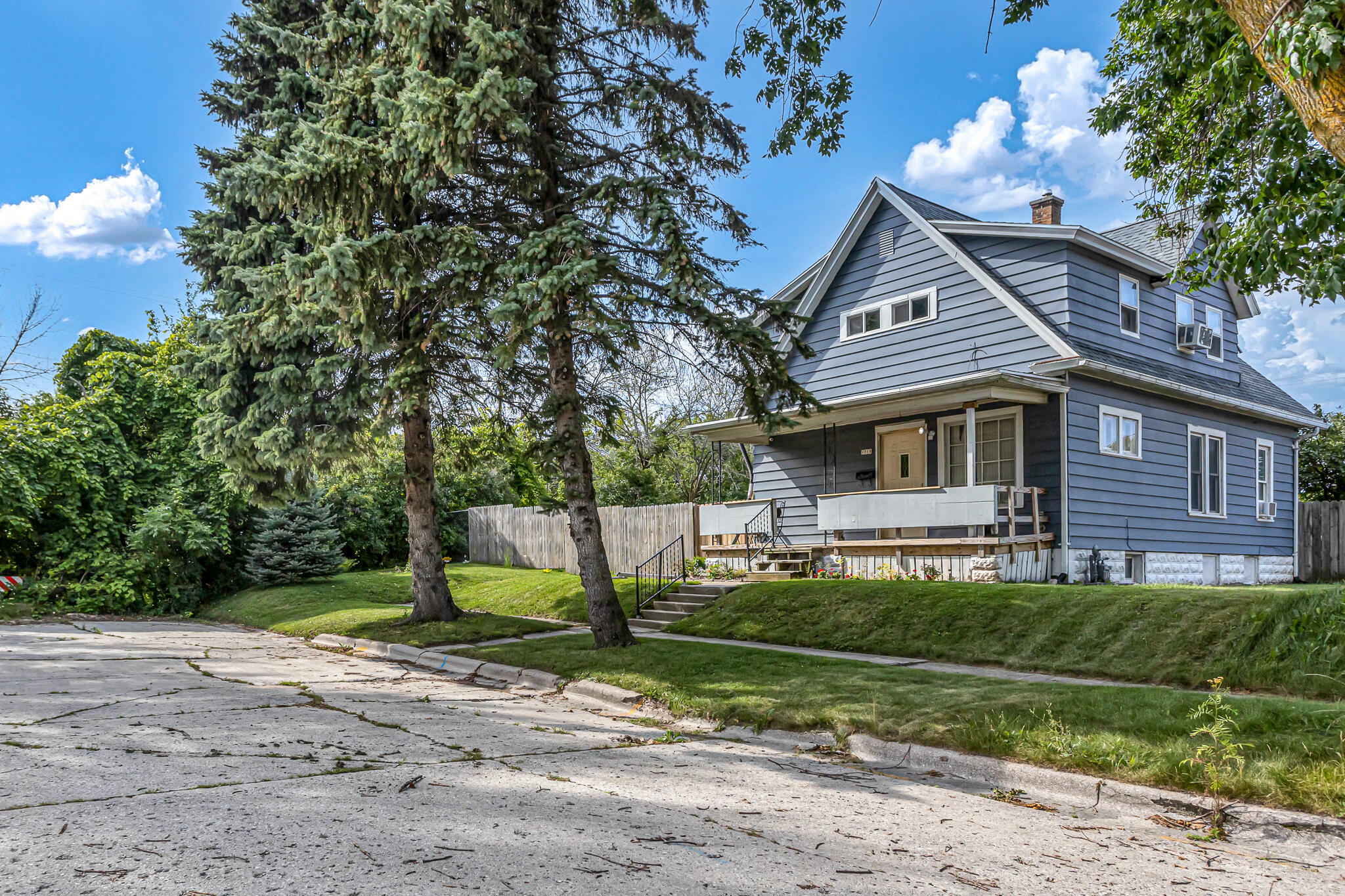 Property Photo: 1718 St Clair Ave WI 53081