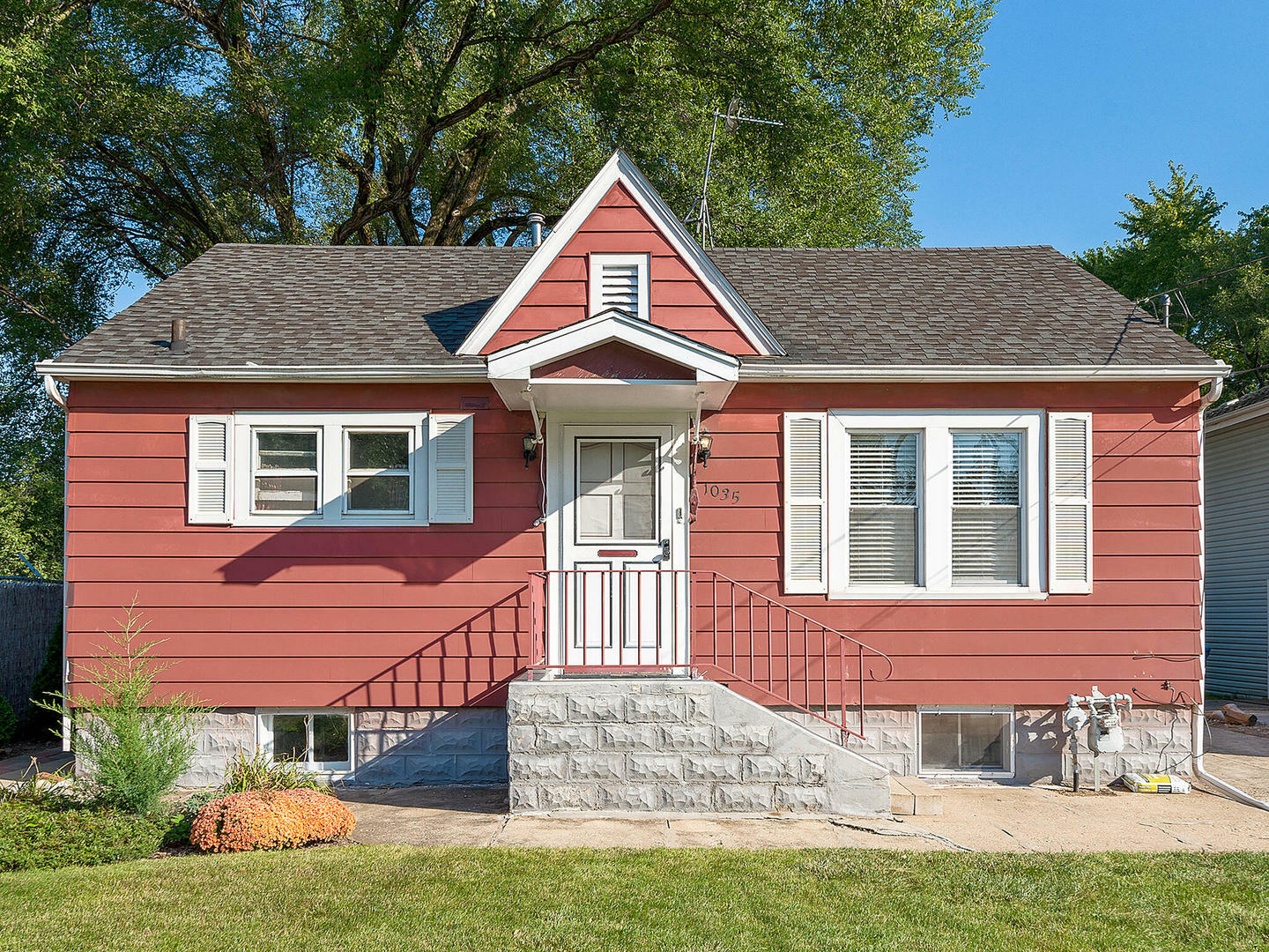 Property Photo: 1035 Allaire Avenue IL 60506