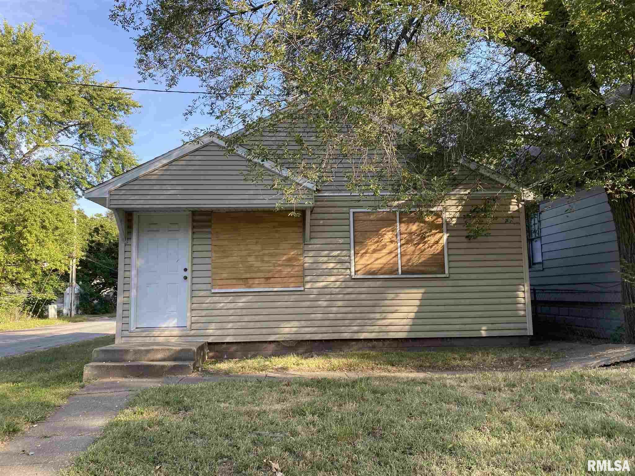 Property Photo: 2217 W Marquette IL 61605
