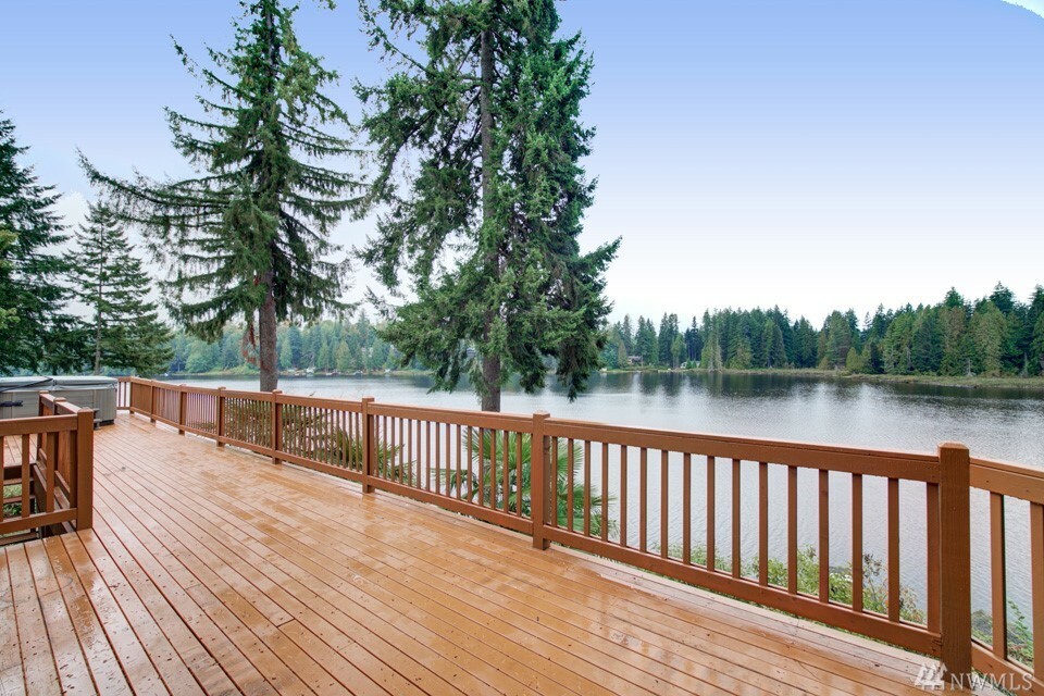 Property Photo:  5916 Mero Rd  WA 98290 