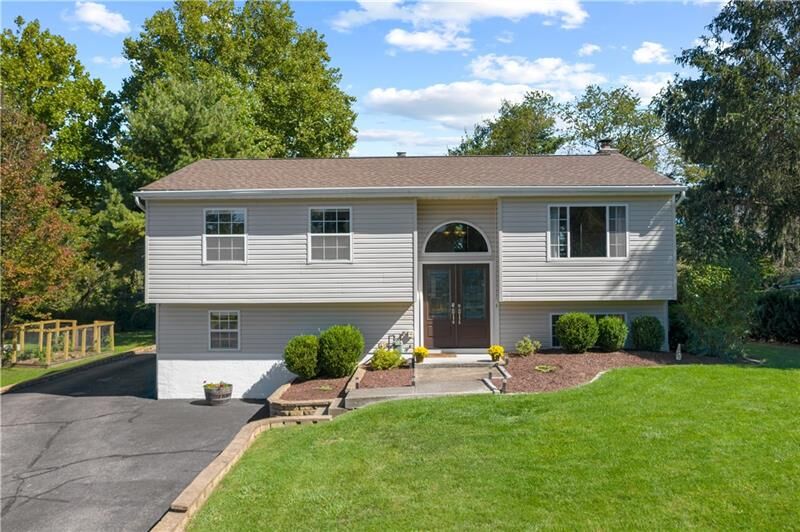 Property Photo:  137 Wayne Dr  PA 16066 