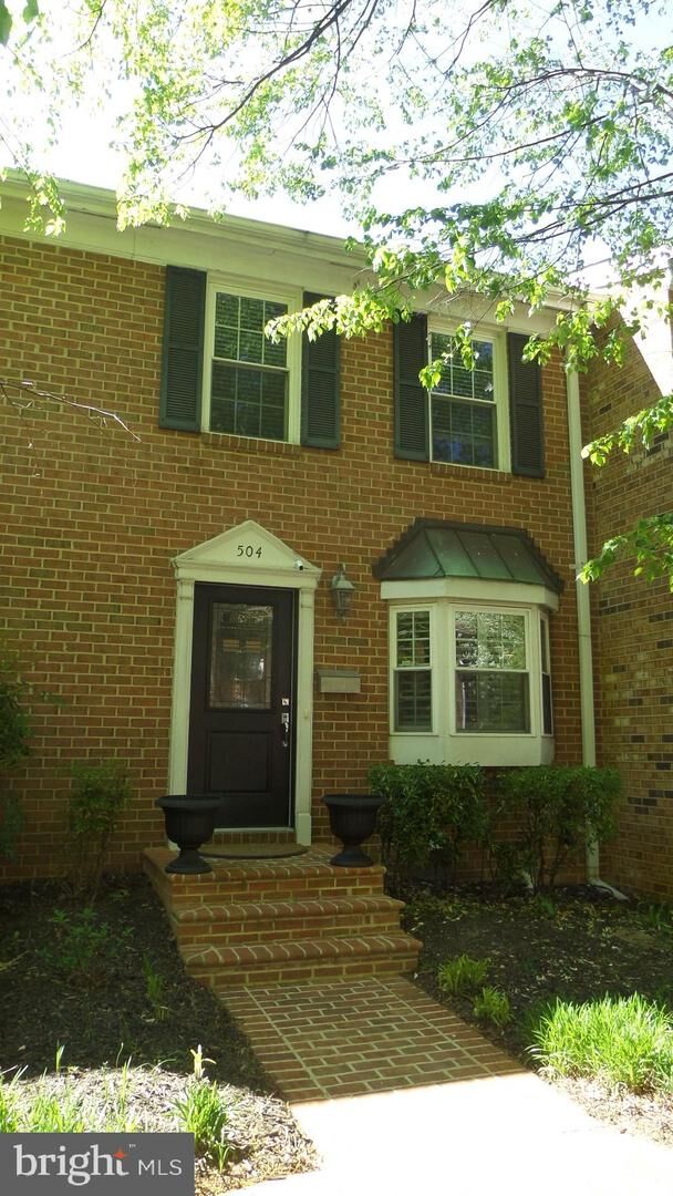 Property Photo: 504 Henry Street S VA 22314
