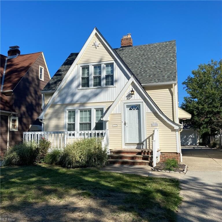 Property Photo:  27185 Oriole Avenue  OH 44132 