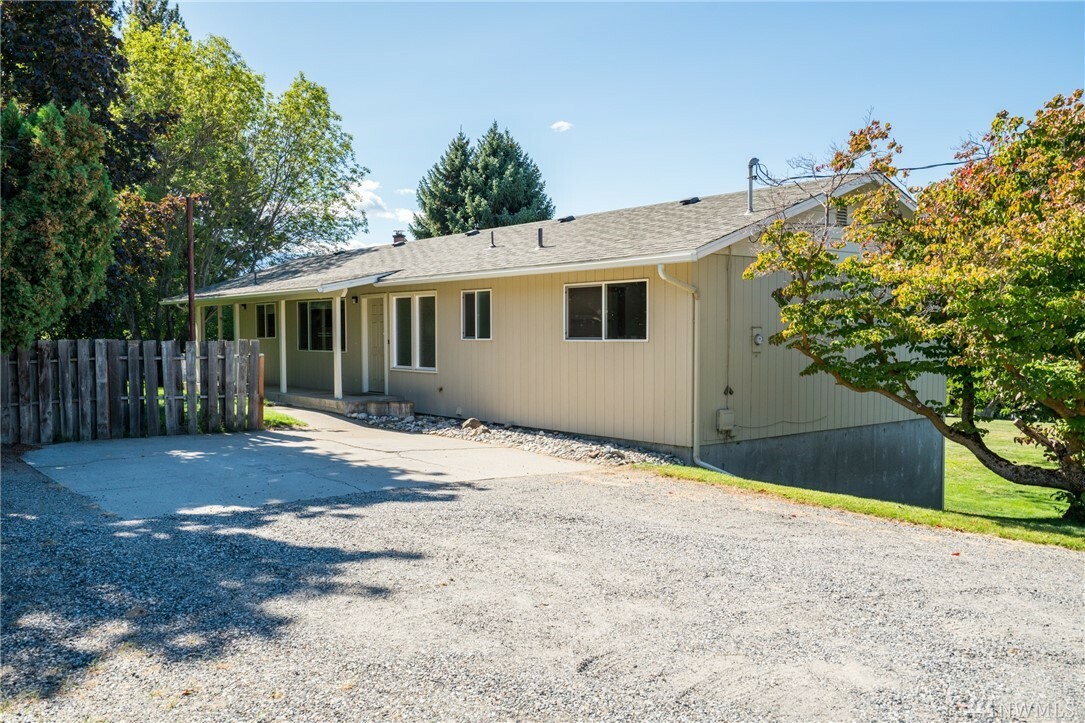 Property Photo:  2327 NW Cascade Ave  WA 98802 