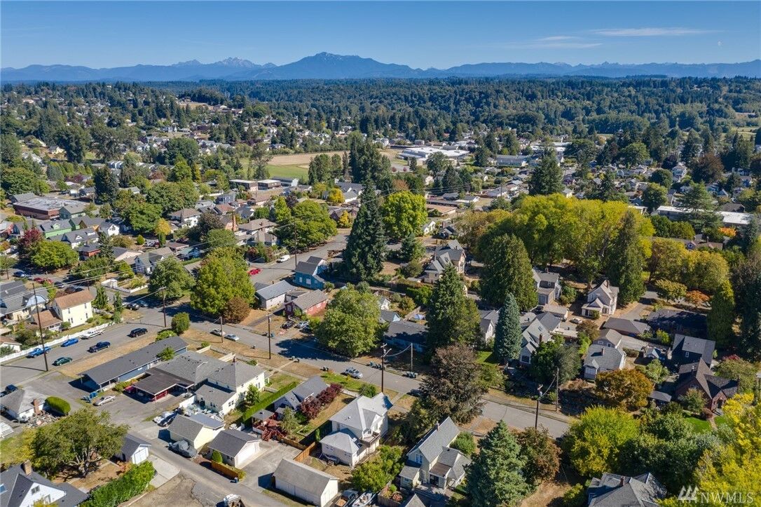 Property Photo: 414 Avenue C WA 98290