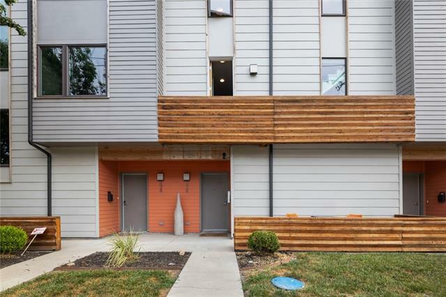 Property Photo:  828 E 27th Street  MO 64108 