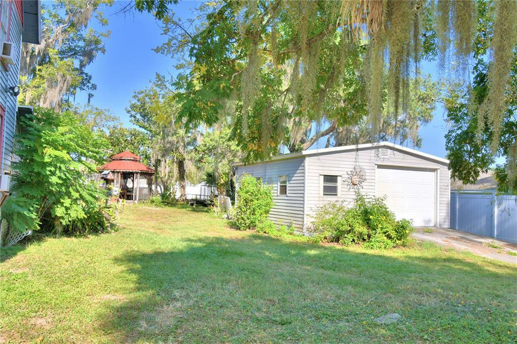 Property Photo:  6121 County Road 547 N  FL 33837 