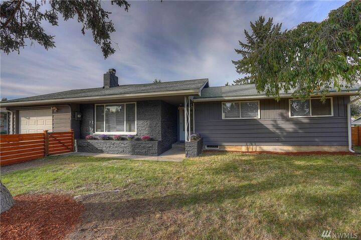 Property Photo:  1401 S 84th St  WA 98444 