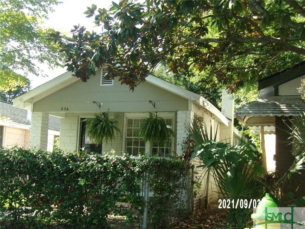 Property Photo:  525 E Charlton Street  GA 31401 