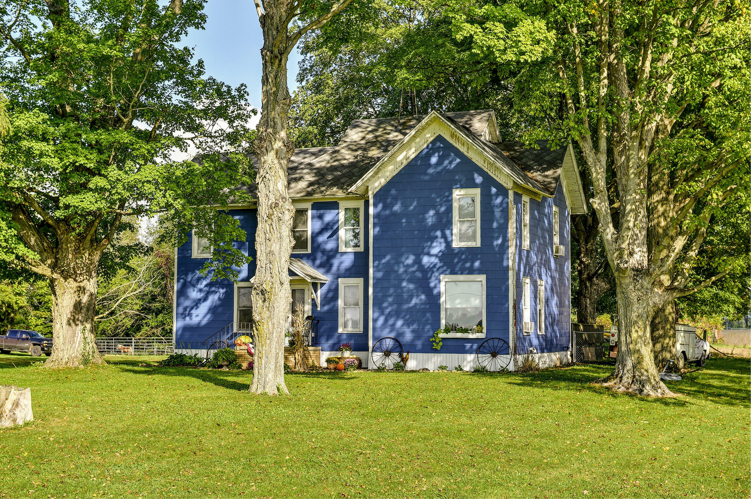 Property Photo:  53457 Townhall Road  MI 49047 