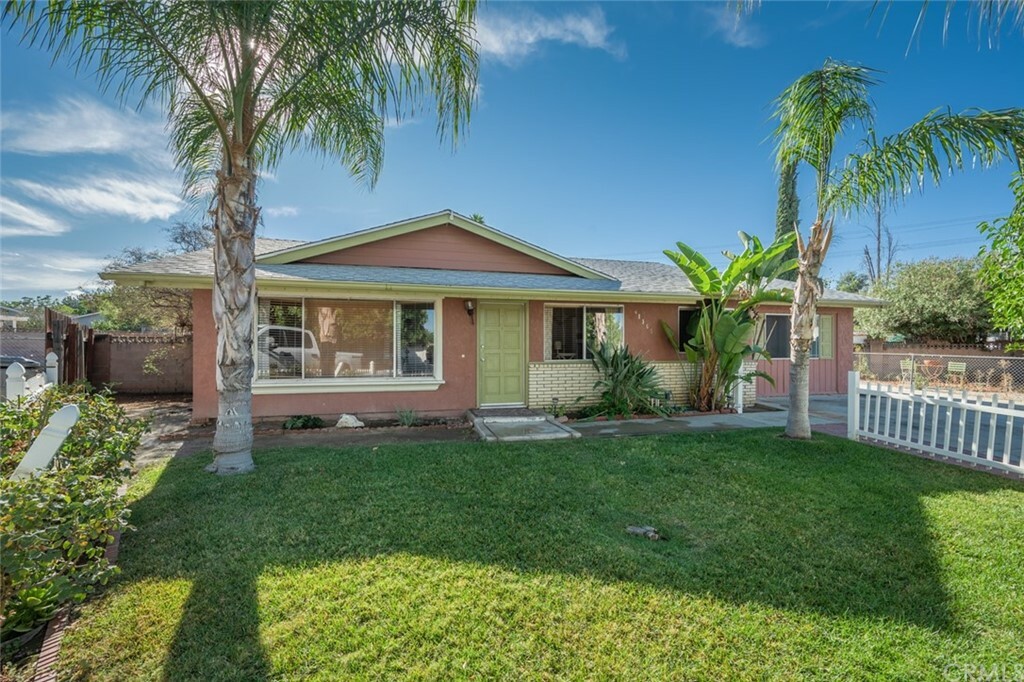 Property Photo:  41365 Torrey Pine Court  CA 92544 