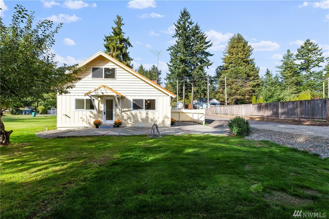 Property Photo:  2629 NE Sylvan Wy  WA 98310 