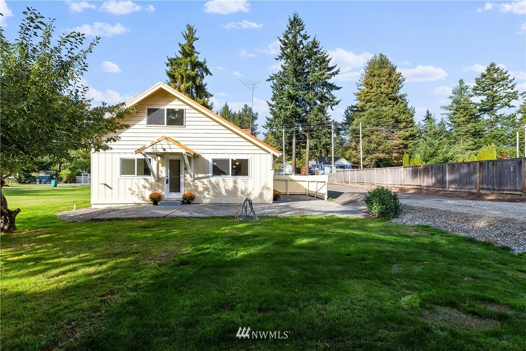 Property Photo: 2629 NE Sylvan Way WA 98310
