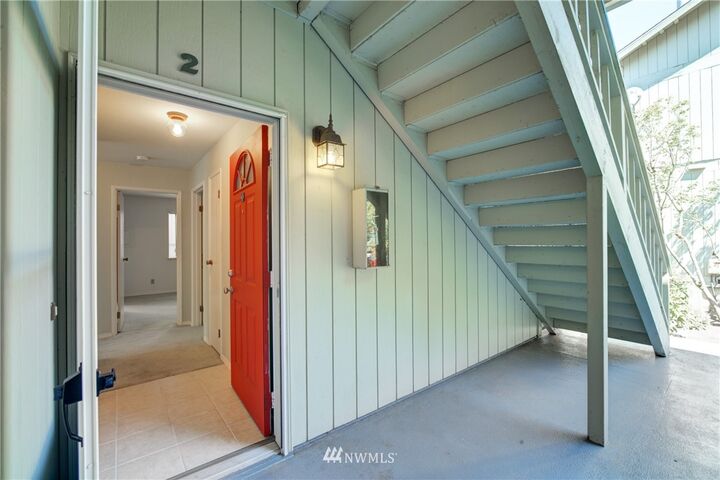 Property Photo: 18003 108th Avenue NE B2 WA 98011