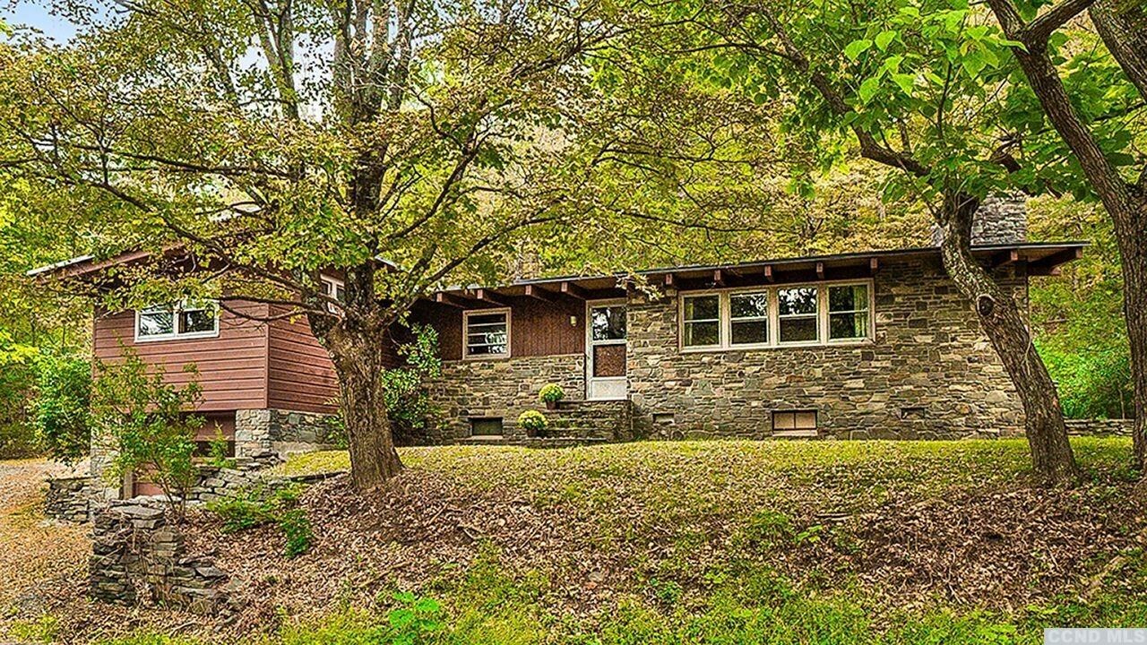 Property Photo:  102 Vosenkill Rd  NY 12414 