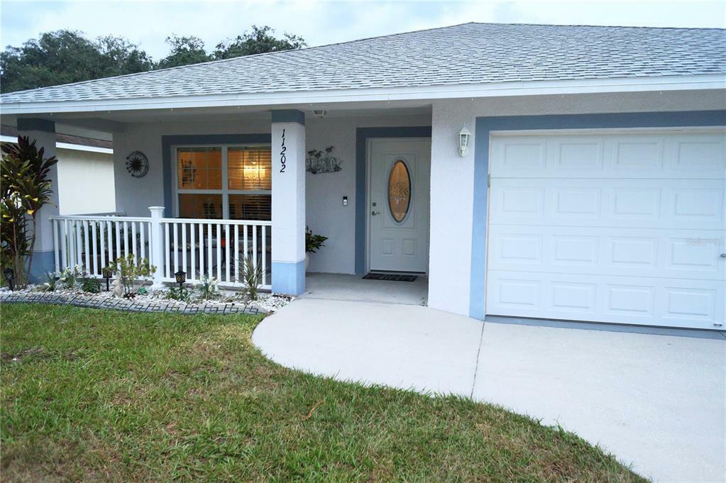 Property Photo:  11202 Hidden Breeze Drive  FL 33598 