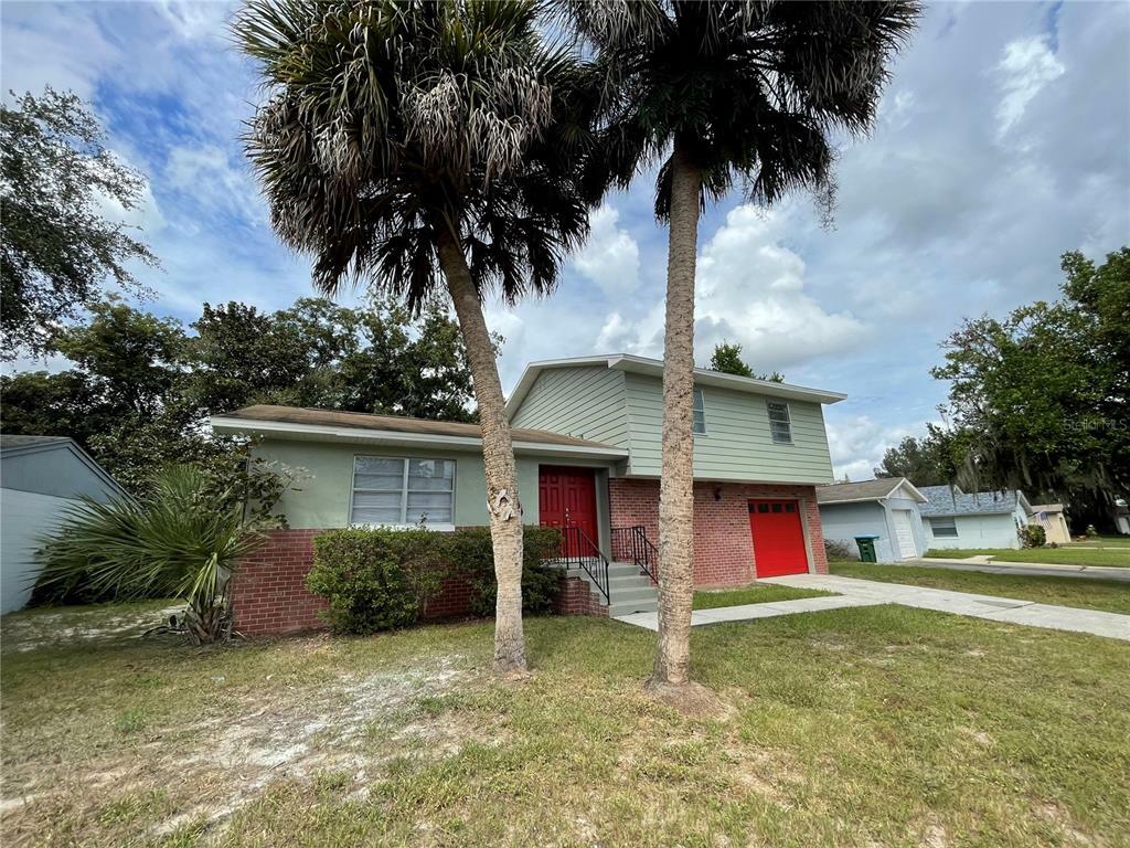 Property Photo:  415 S Hawthorn Circle  FL 32708 