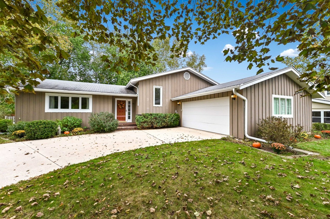 Property Photo: 919 Noridge Trl WI 53074