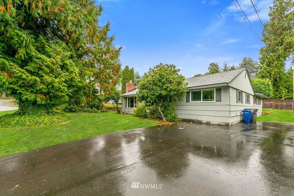 Property Photo:  16608 6th Ave SW  WA 98166 