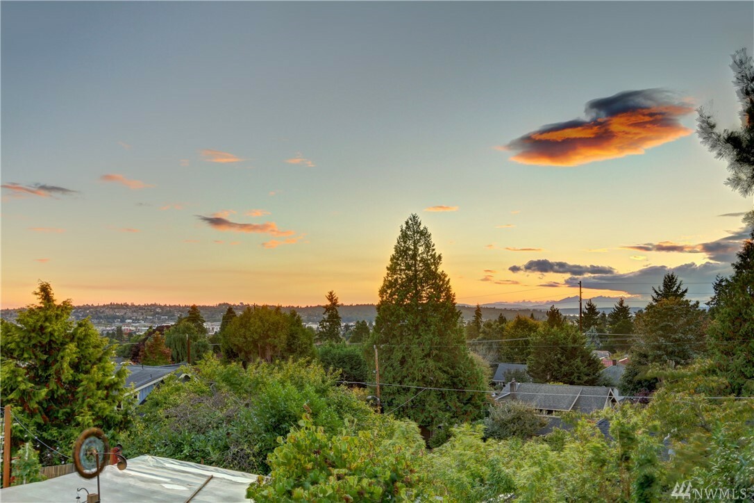 Property Photo:  6743 Sycamore Ave NW  WA 98117 