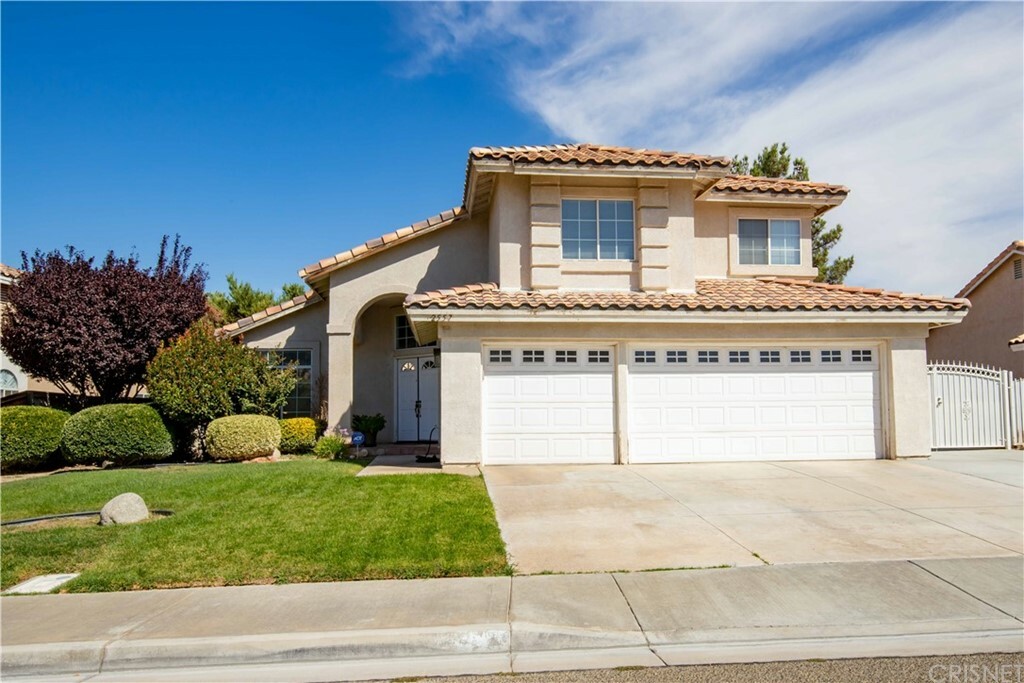 Property Photo:  2557 Overland Avenue  CA 93536 