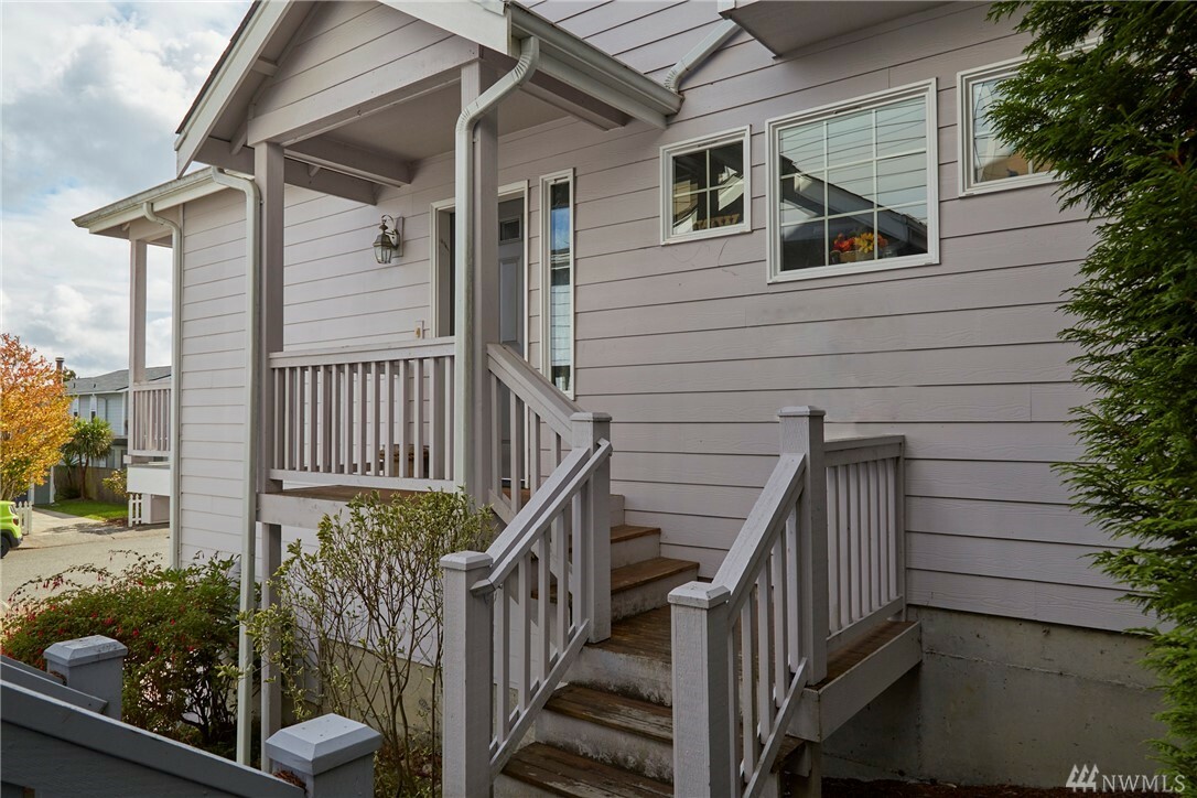 Property Photo:  167 N Lafayette Ave  WA 98312 