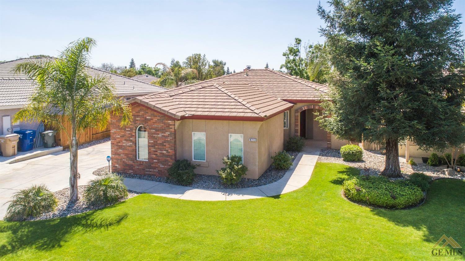 Property Photo:  9713 Manhattan Drive  CA 93312 