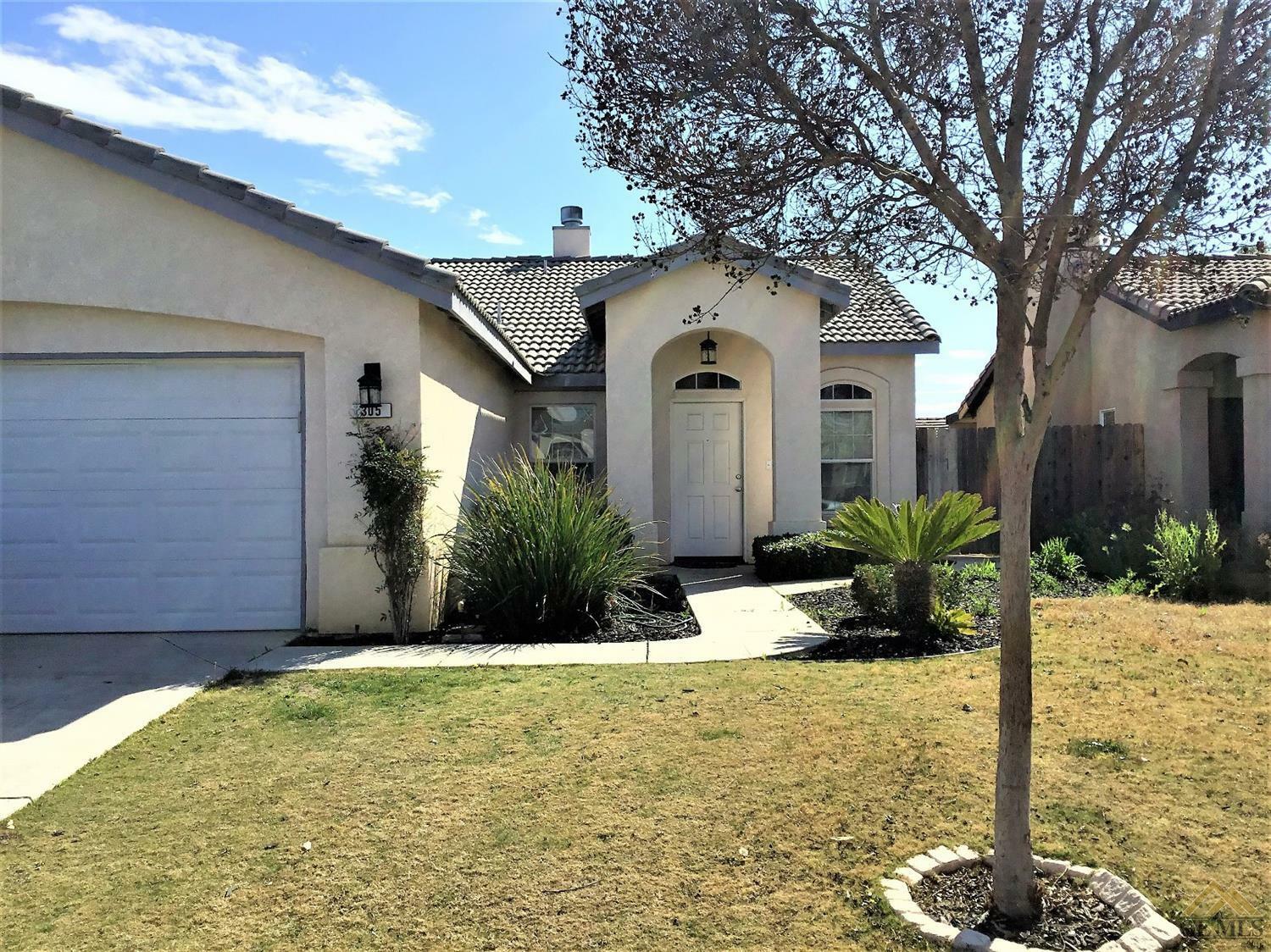 Property Photo:  305 W Pilot Avenue  CA 93308 