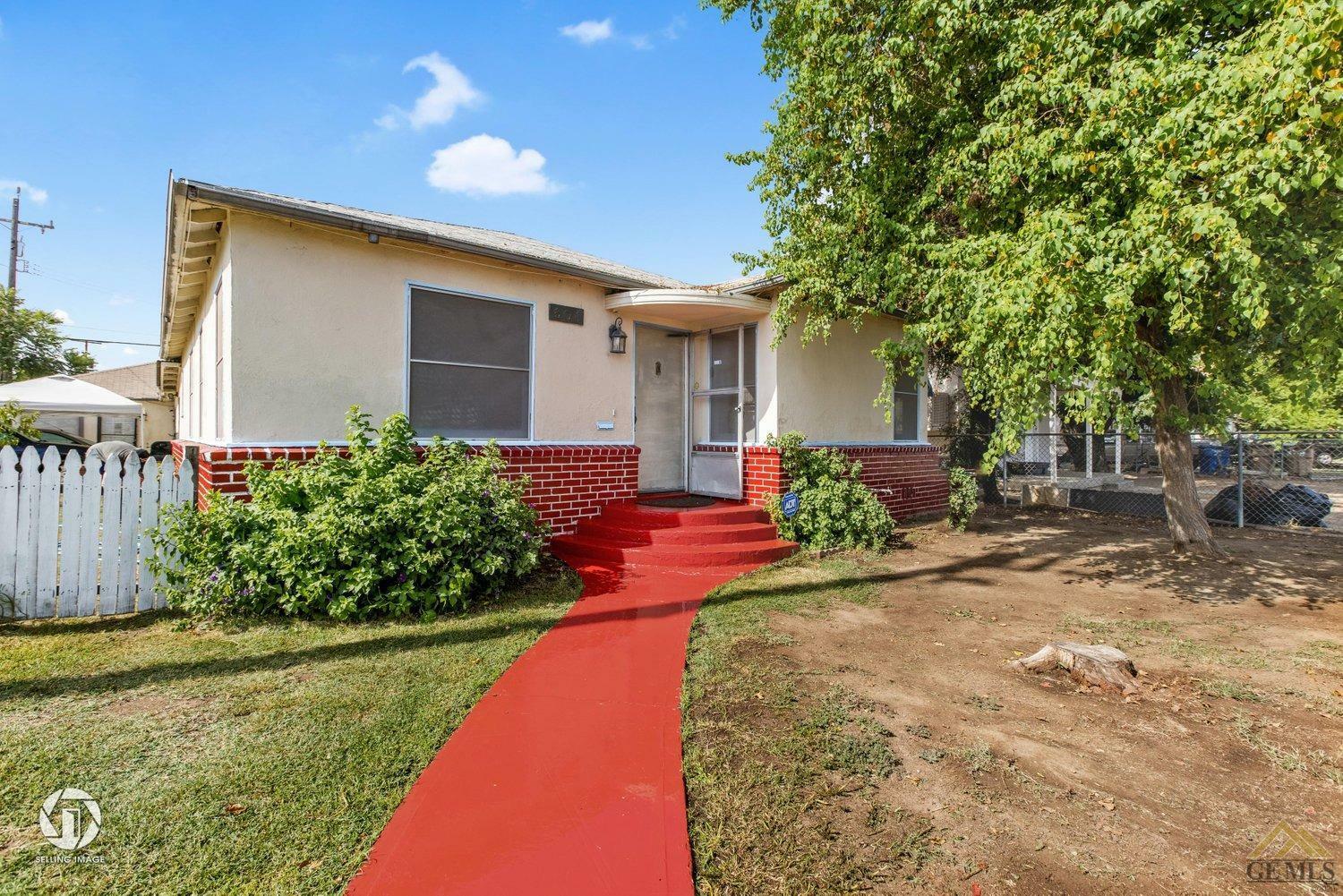 Property Photo:  501 Decatur Street  CA 93308 