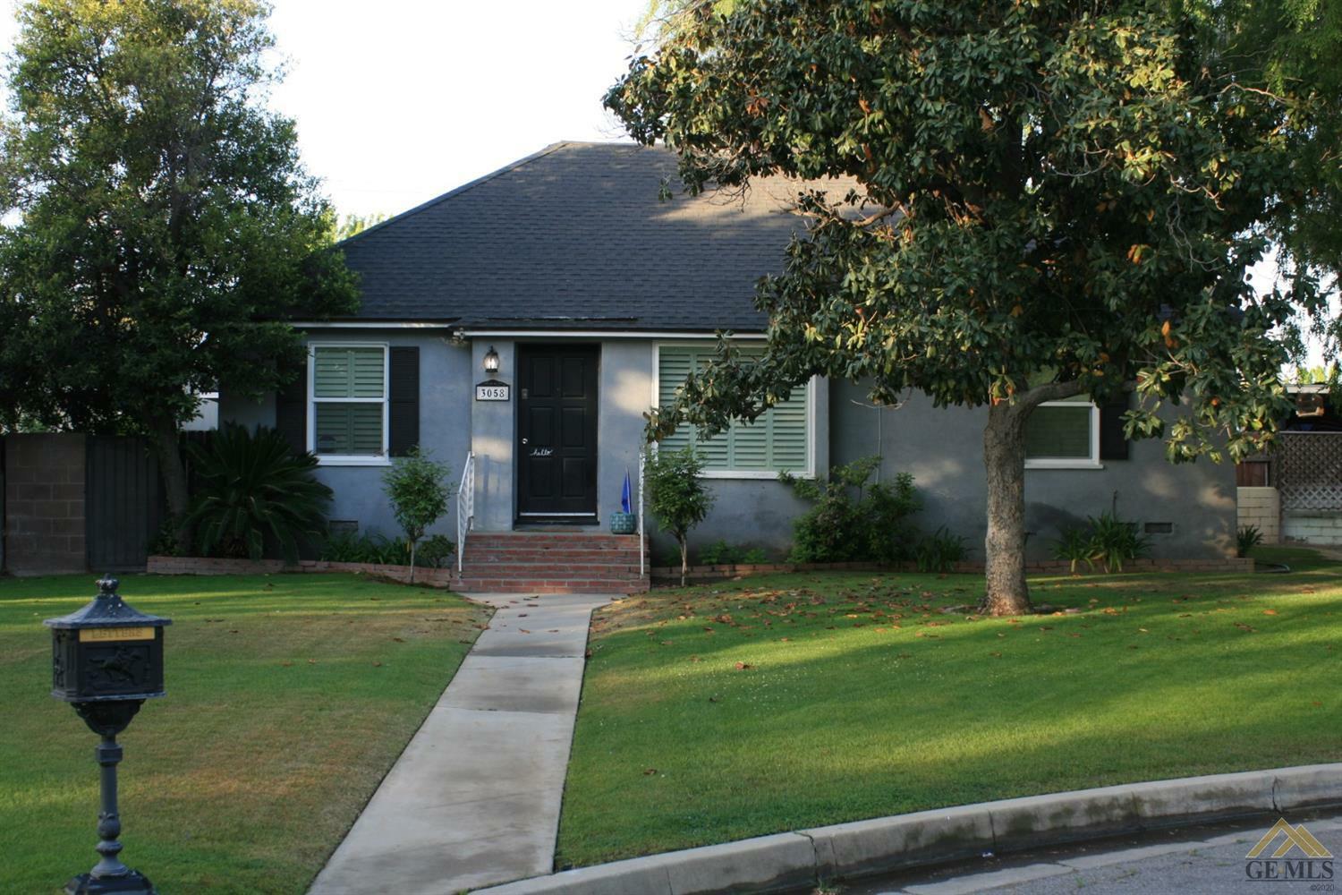 Property Photo:  3058 Spruce Street  CA 93301 