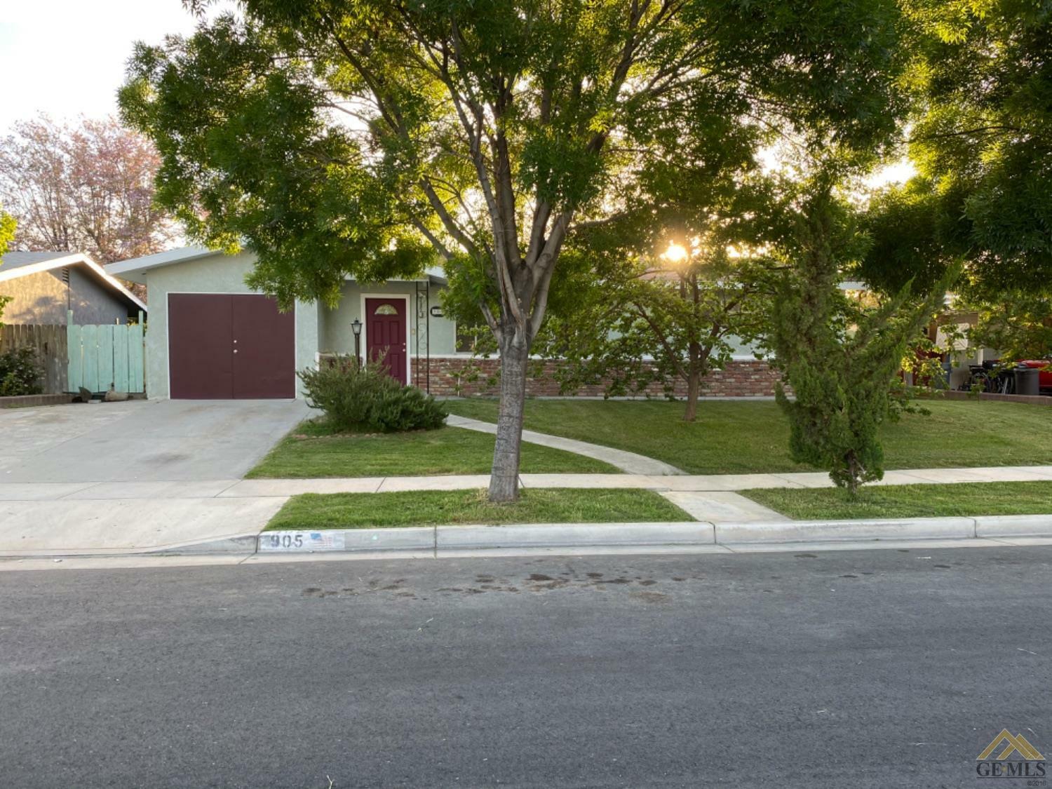 Property Photo:  905 Williams Way  CA 93268 