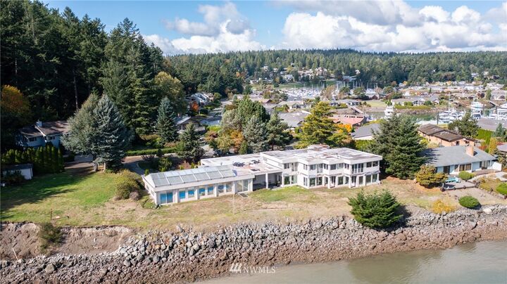 Property Photo:  830 Cowichan Place  WA 98257 