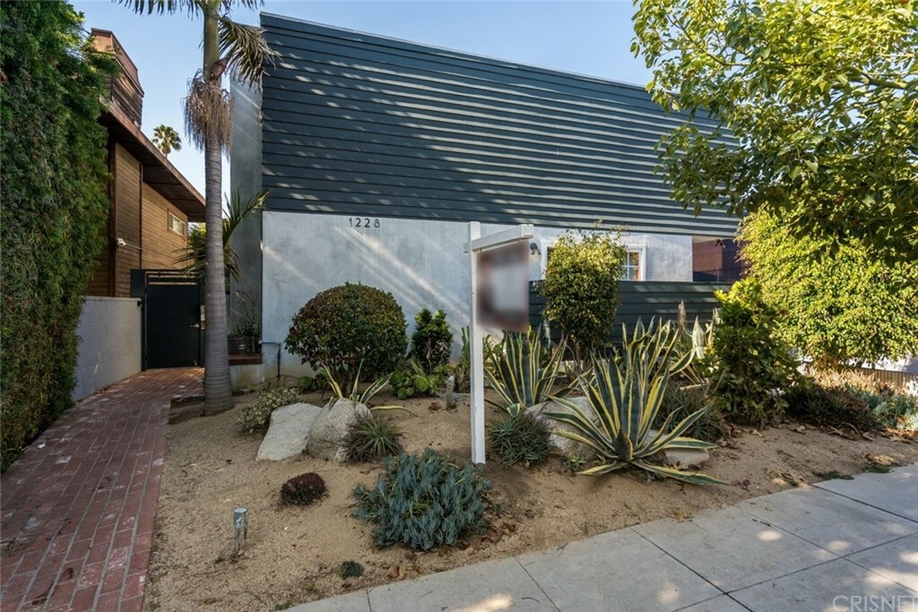 Property Photo: 1228 18th Street F CA 90404