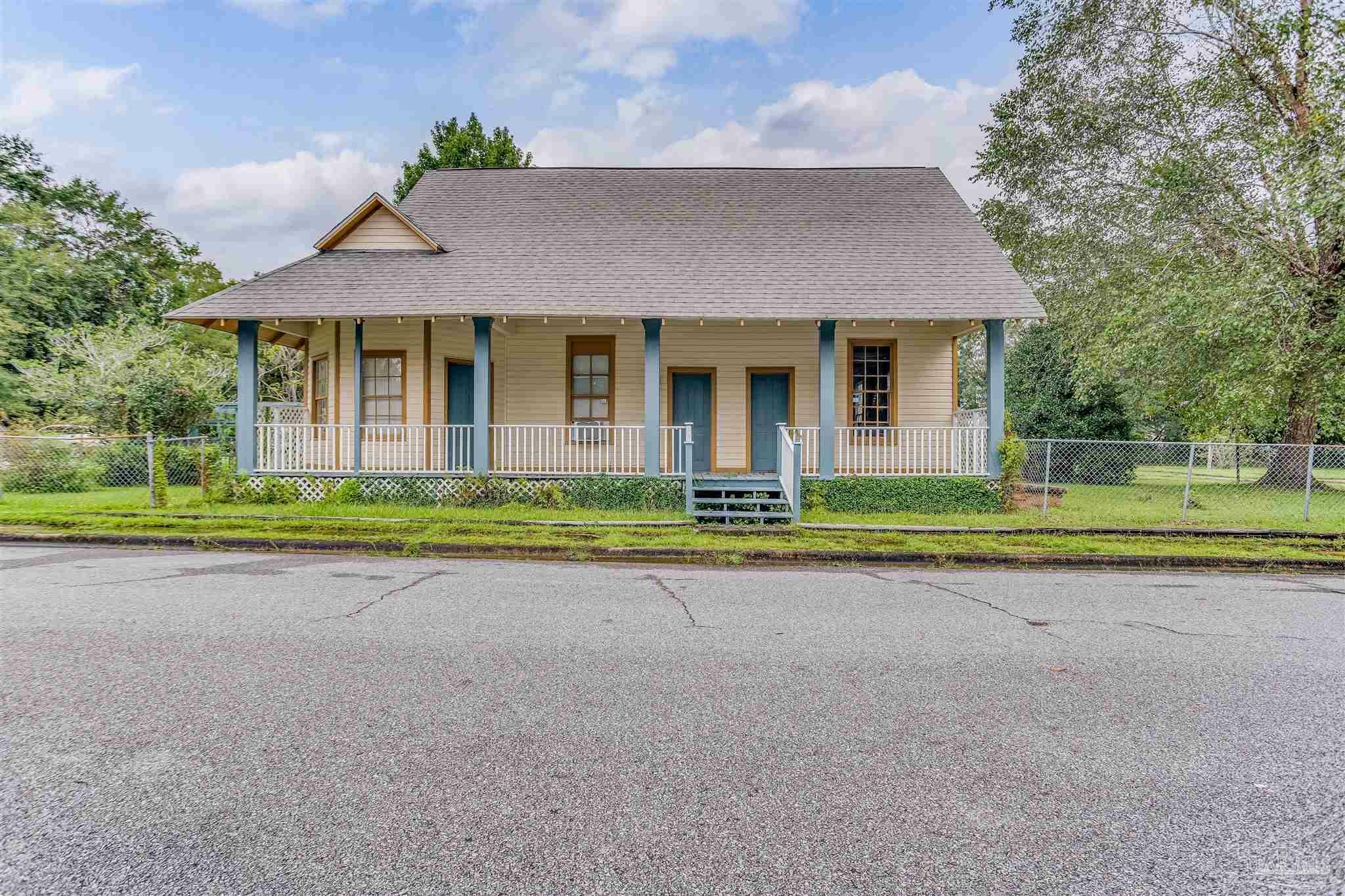 Property Photo:  6758 Park Ave  FL 32570 